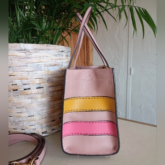COACH CASHIN CARRY 22 LIGHT BLUSH MULTI LEATHER W/TROMPE L'OEIL PRINT - Picture 7 of 11